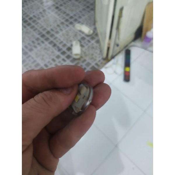 Đèn led nháy khi va chạm