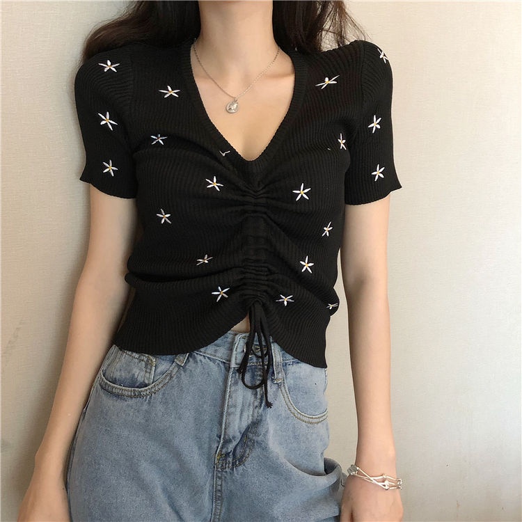 AMOI Áo Thun Dệt Kim Tay Ngắn Cổ Chữ V Thêu Hoa Phối Dây Rút Thời Trang 2022 Cho Nữ