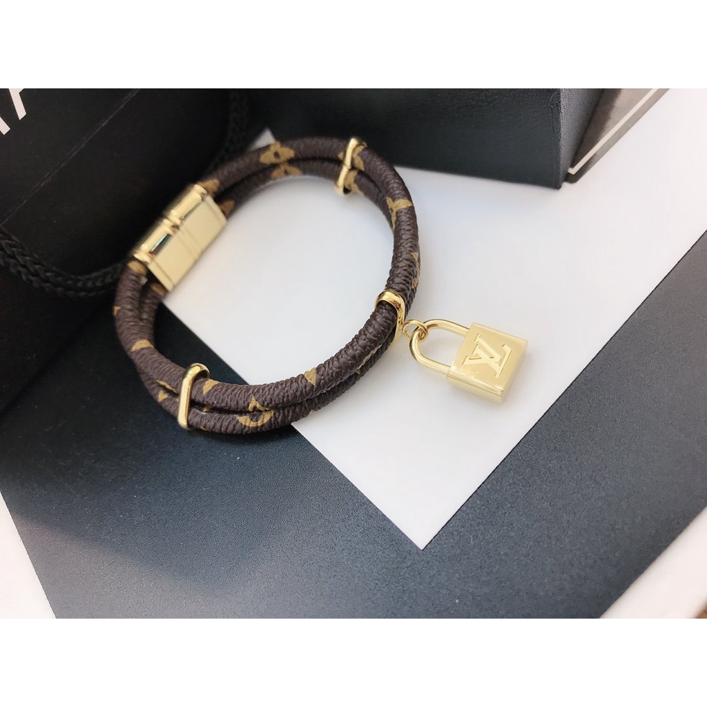 Vòng Tay Louis Vuitton Bằng Thép Titan Họa Tiết Chữ LV Sang Trọng Thời Trang