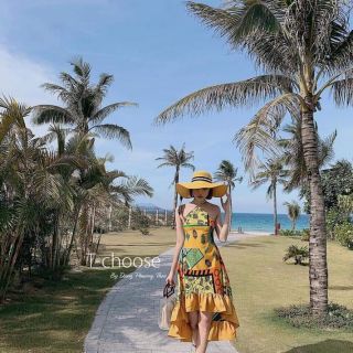 Đầm maxi cổ yếm