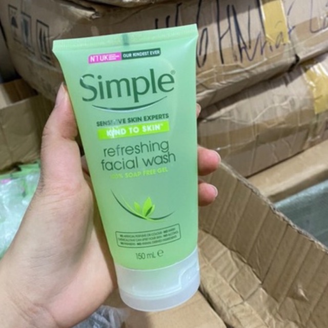 sữa rửa mặt Simple