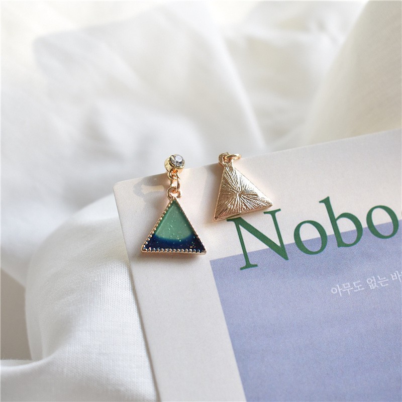 Hoa tai biển xanh hình tam giác