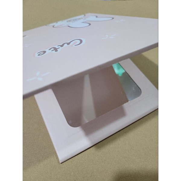 Gương soi gấp gọn.