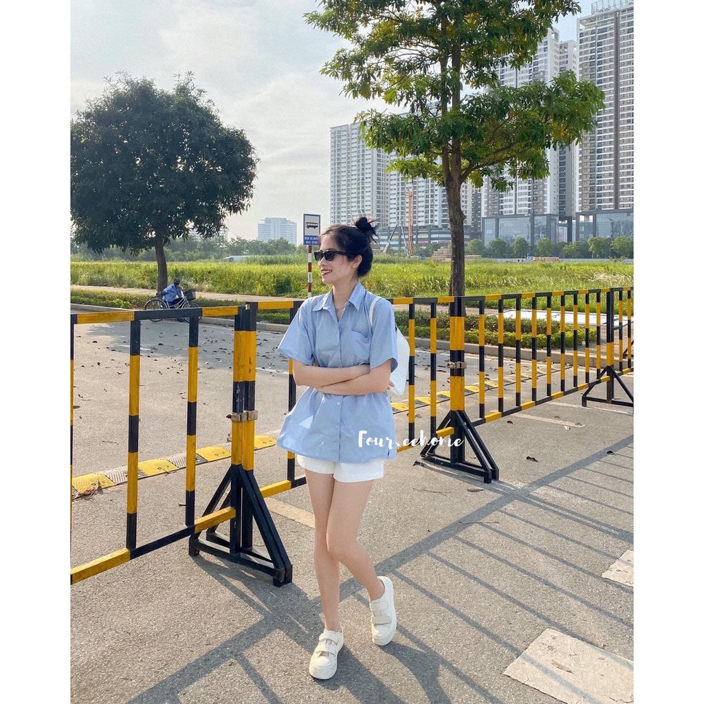 Áo sơ mi tay ngắn xẻ tà 2 bên