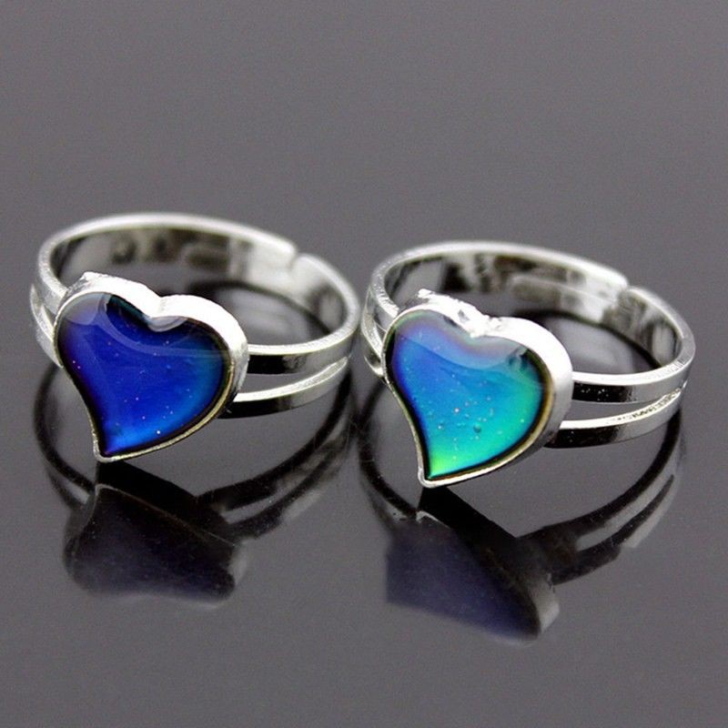 Nhẫn đeo ngón tay mặt hình trái tim thay đổi màu theo tâm trạng