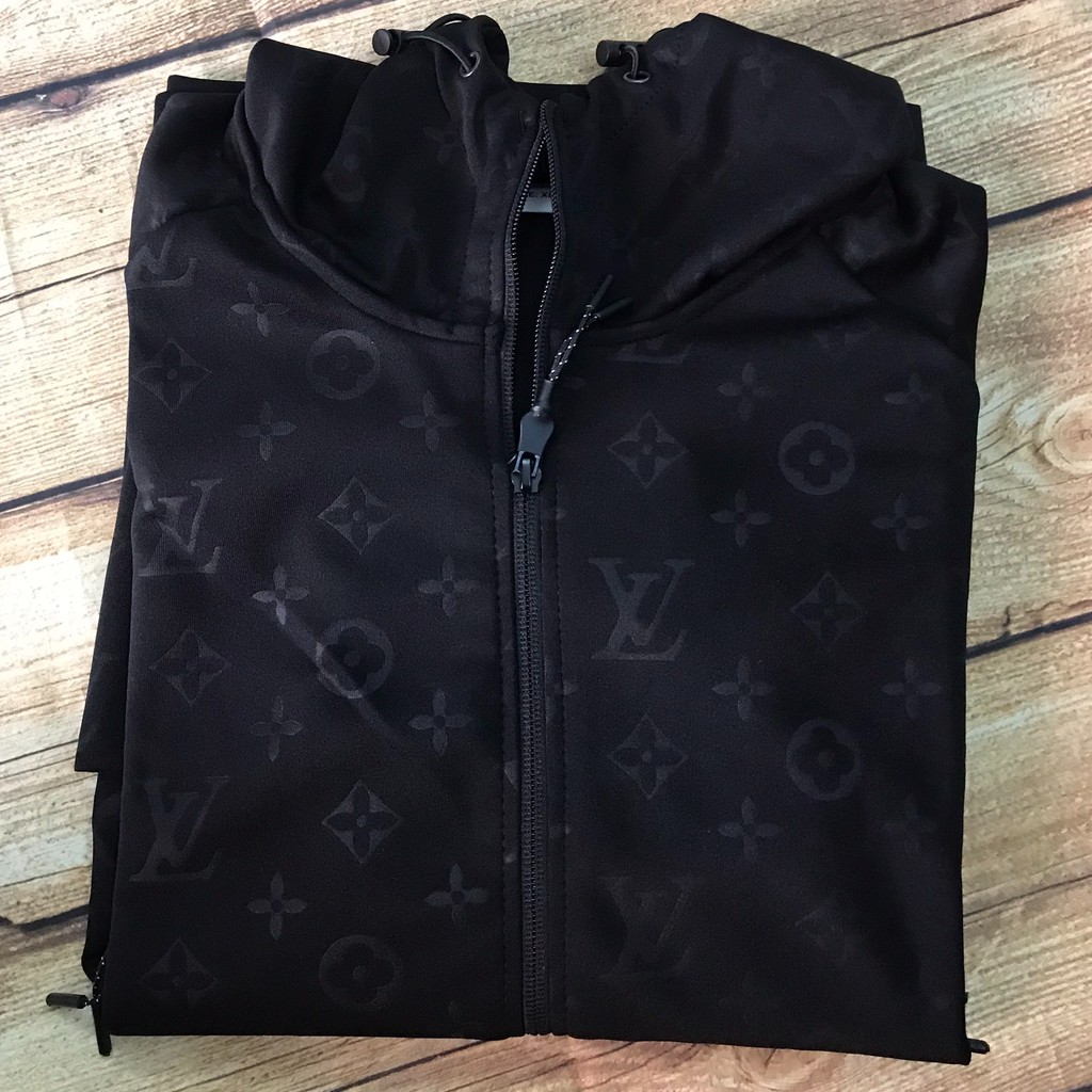 Áo khoác chống nắng nam nữ họa tiết LV cao cấp dày dặn, co dãn 4 chiều, có túi khóa chống nắng tốt | BigBuy360 - bigbuy360.vn