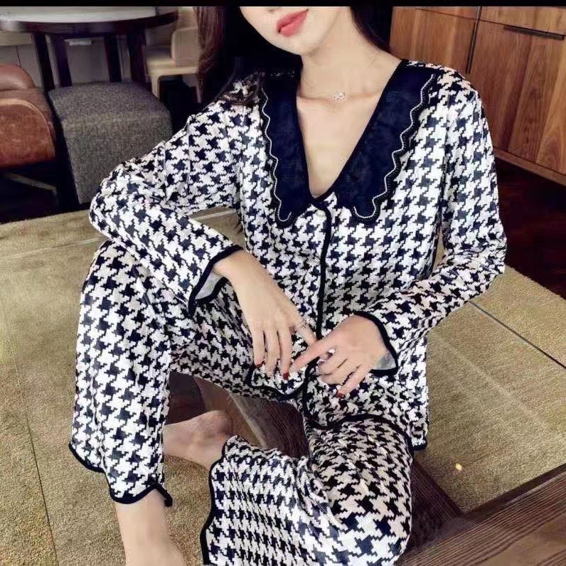 Bộ đồ ngủ tay dài vải nhung vàng thời trang xuân thu mới năm 2021 cho nữ