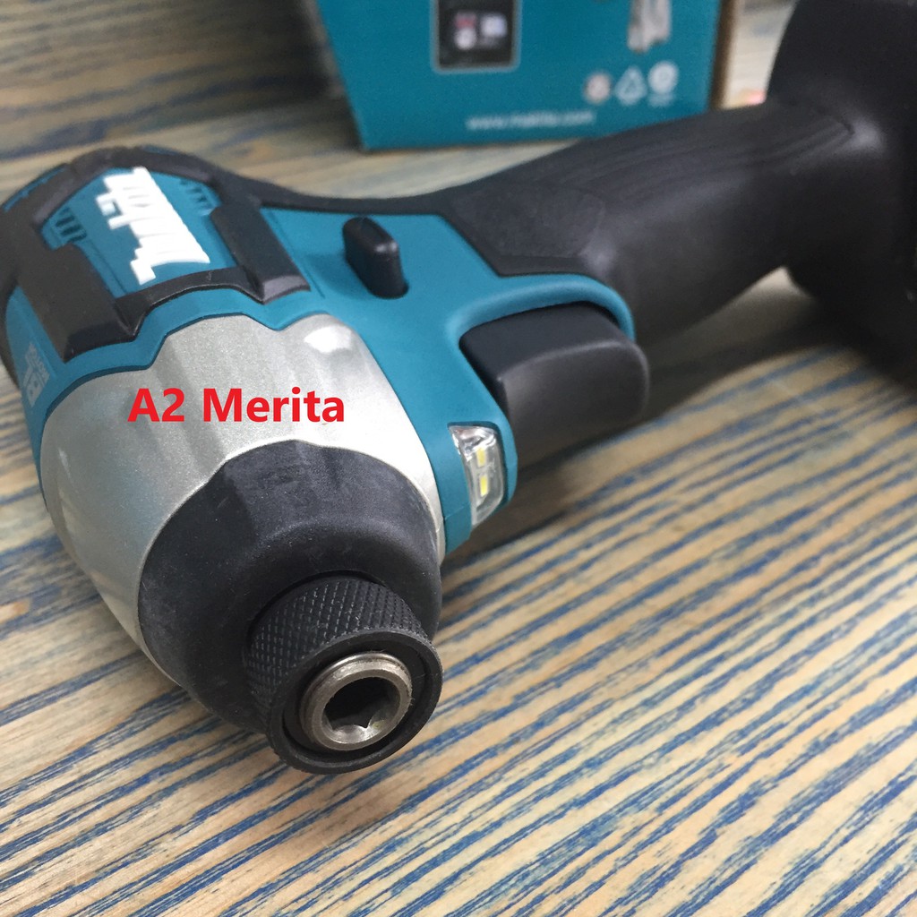 Máy bắn vít dùng pin 18V/5.0Ah không chổi than Makita DTD155 (kèm sạc và 1 pin 5.0Ah)