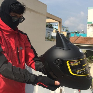 Mũ phượt fullface agu đen trơn + sừng bat man