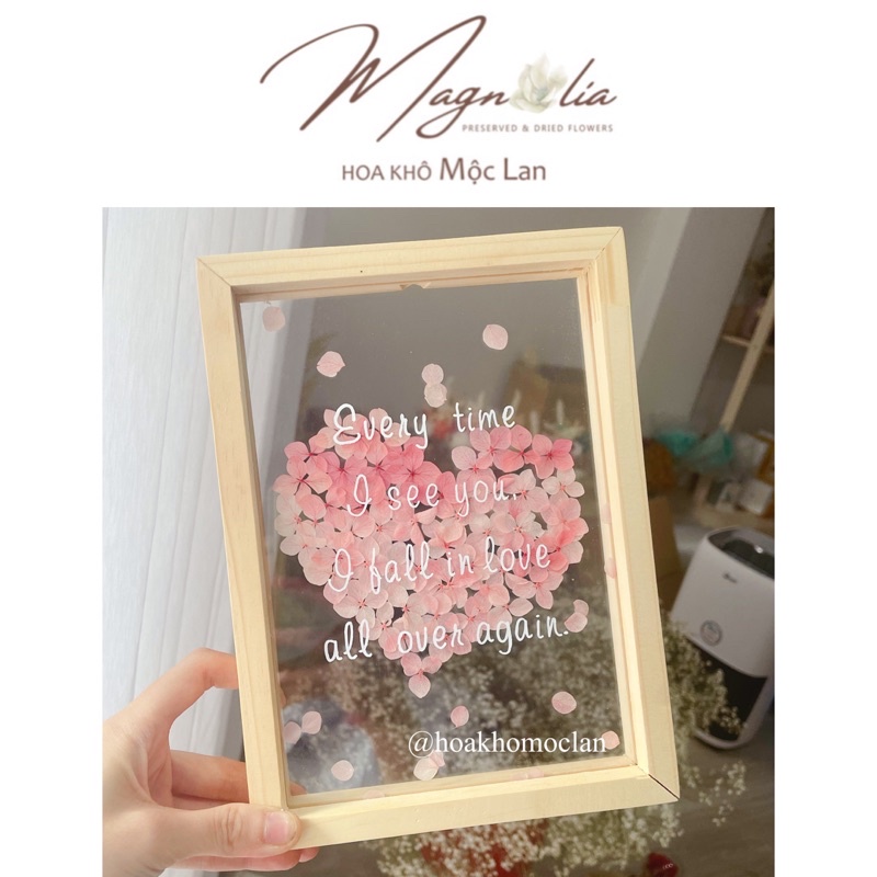 Khung tranh để bàn ép hoa khô hình trái tim in chữ theo yêu cầu