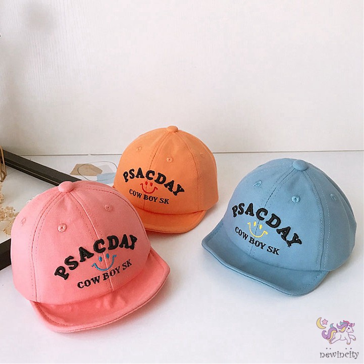 Mũ lưỡi trai phối chữ phong cách thịnh hành cho trẻ nhỏ