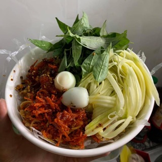Bánh tráng trộn nhà làm