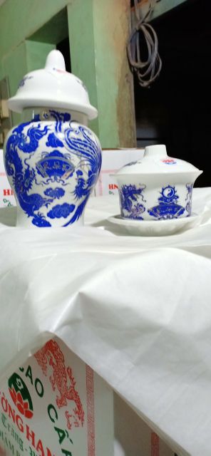 Bộ đồ thờ men trắng - rồng xanh coban độc đáo xanh rất bóng.