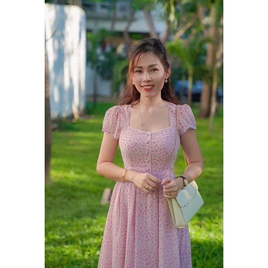 ĐẦM MIDI HỒNG VIỀN REN CỔ VUÔNG NÚT NGỰC