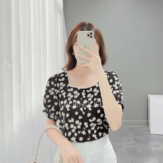 Sơ mi hoa cúc cổ vuông dành cho nữ