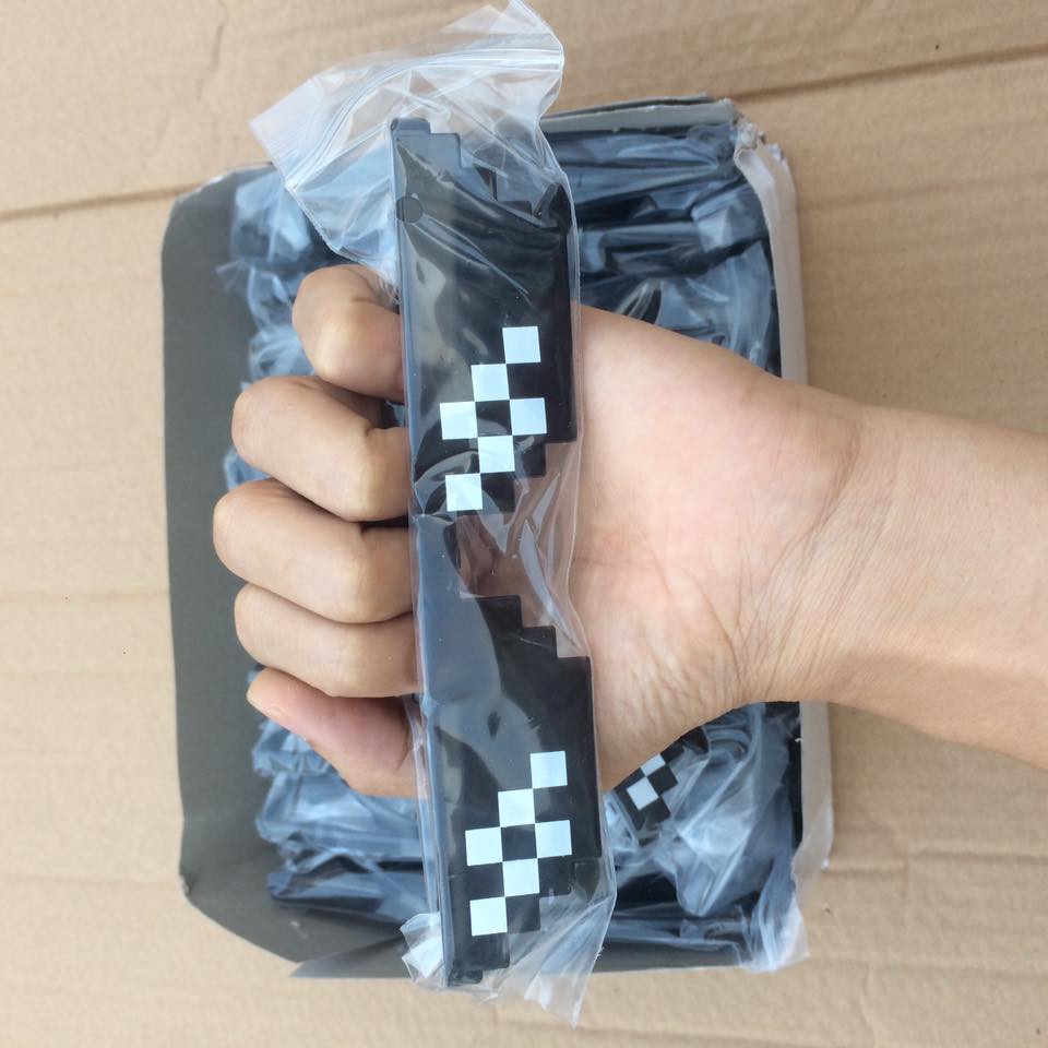 Mắt Kính Thug Life Vuông 6 Chấm (Màu Đen) | BigBuy360 - bigbuy360.vn