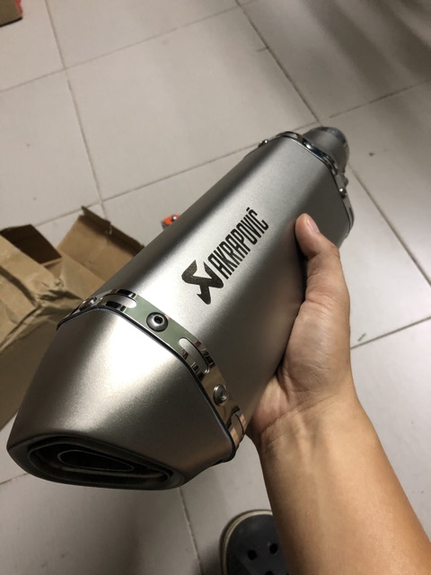 Pô Thể Thao Akrapovic Titan tem khắc Laser