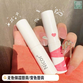 Son dưỡng môi có màu nhẹ nhàng nuôi dưỡng đôi môi nứt nẻ