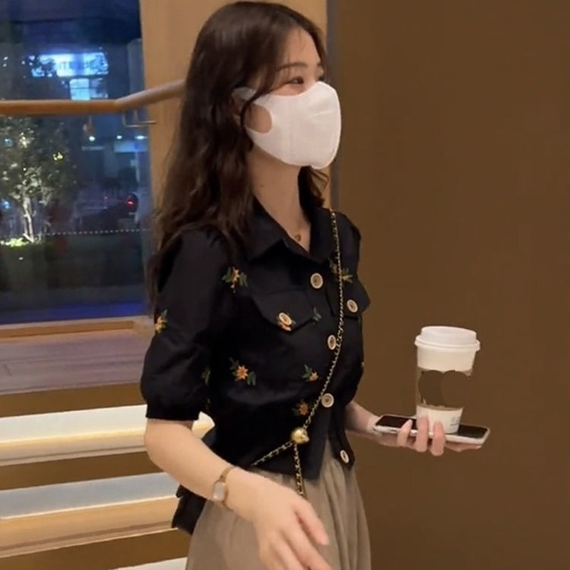 Áo Sơ Mi Tay Ngắn Phồng Dáng Ôm Phối Hàng Nút In Họa Tiết Hoa Thời Trang Mùa Hè Mới Cho Nữ