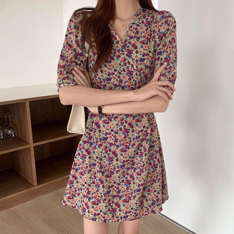 Váy ngắn hoạ tiết hoa nhí cổ V 2021