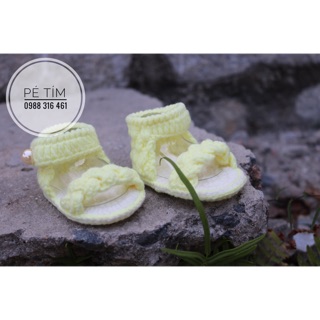 Giày len handmade/ giày sandal vàng cho bé gái