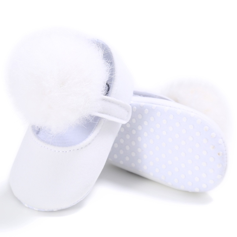 Giày Len ĐíNh Quả Pompom Cho Bé GáI