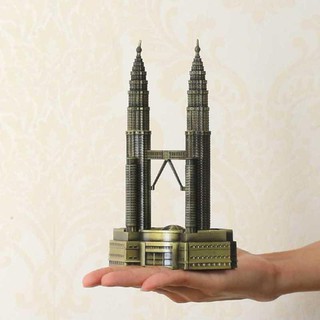 Mô hình tháp đôi Petronas cao 18 cm V.2 - Do_luu_niem