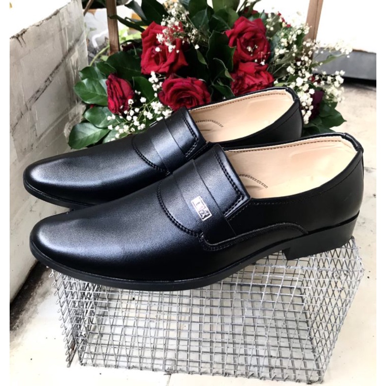 Giày công sở nam mẩu mới, phom đẹp, size từ 38-42, màu đen, đế khâu sẳn rất chắc chắn