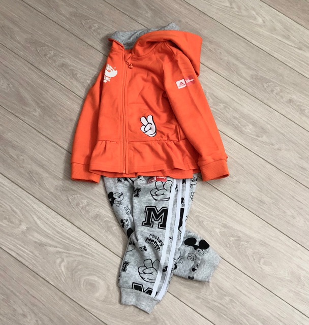 Bộ khoác nỉ có mũ Mickey cam Adidas 3-8Y (có ảnh thật)