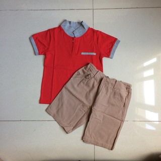 BỘ ÁO THUN ĐỎ QUẦN KAKI