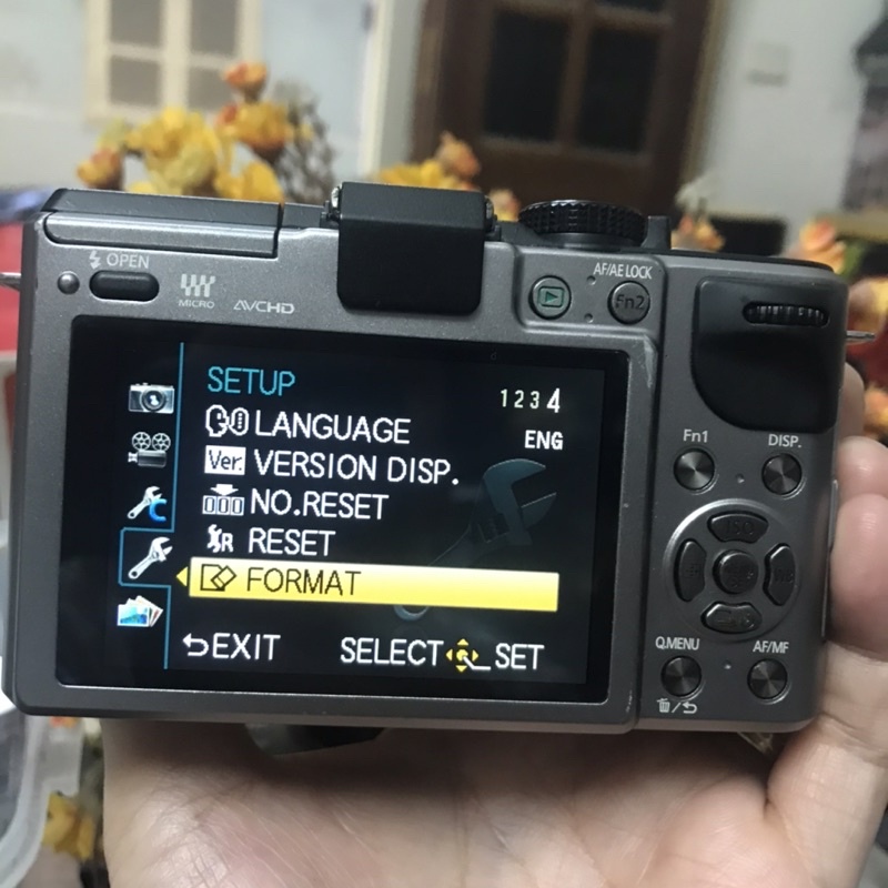 Máy ảnh Lumix GX1 kèm ống kính 14-42