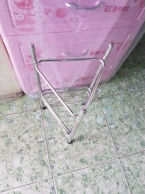 Chân bình nước tam giác