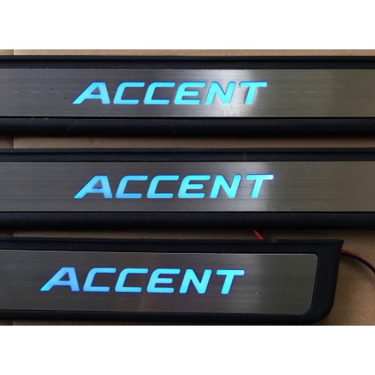 Nẹp bước chân có đèn xe Huyndai Accent 2021