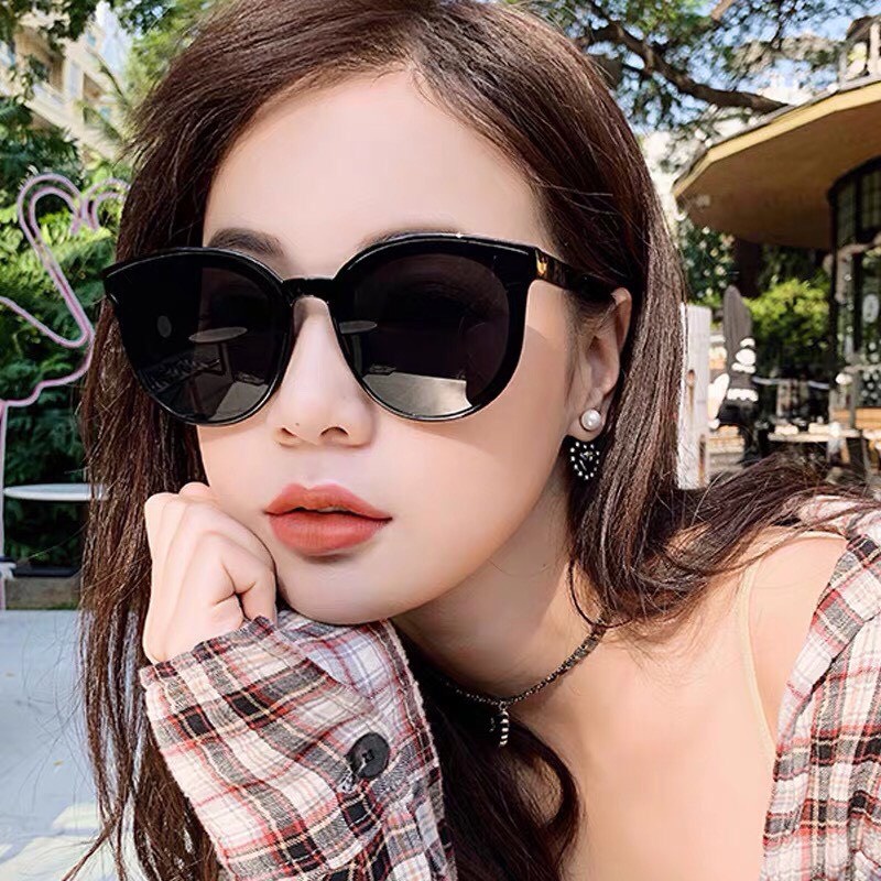 Mắt kính râm mát chữ V thời trang nữ nam phong cách Hàn Quốc chống UV400 và tia bức xạ đi biển cực xinh đẹp giá rẻ 035