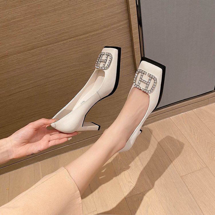 Giày cao gót dày mũi vuông đính đá khí chất quý phái Âu Mỹ