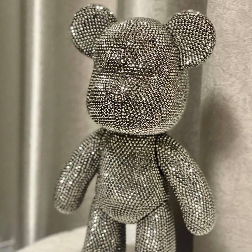Gấu đính đá handmade Bearbrick size 23cm hàng cao cấp Hudo