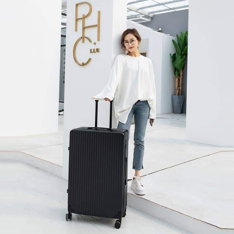 Vali Nhựa Quốc Tế size 24