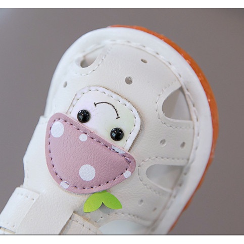 Dép sandal tập đi cho bé gái có kèn đế êm siêu nhẹ hoạt tiết hình nấm