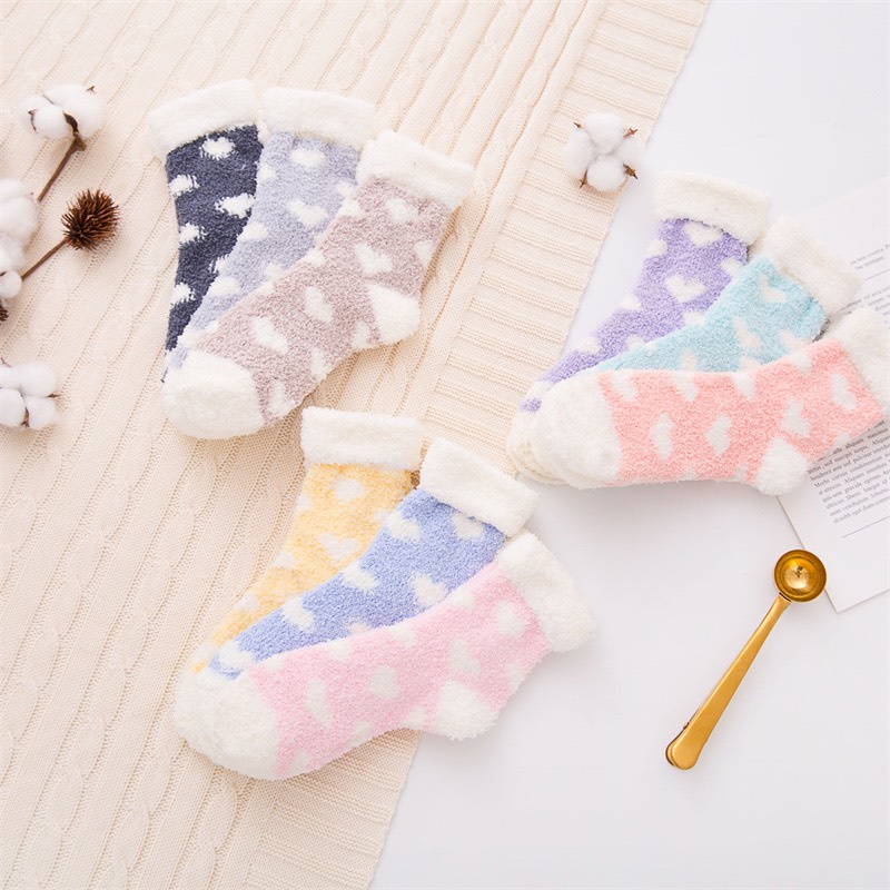 TLB05 Tất chân vớ cổ cao nữ len bông tất lông cừu xù giữ ấm cổ viền trắng hoạ tiết hình tim