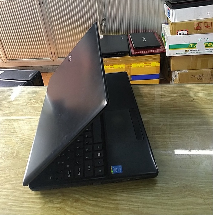 Laptop Acer Aspire E1 472