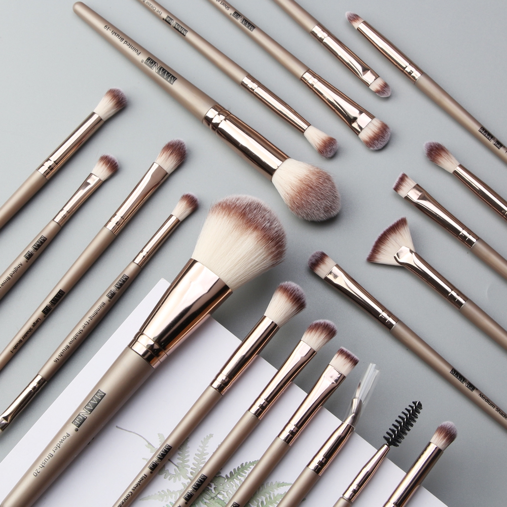 Bộ 18 cây cọ dành cho trang điểm chuyên dụng tiện lợi