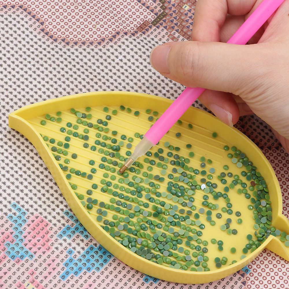 Khay Nhựa Hình Chiếc Lá Dùng Để Đựng Đá Trang Trí Móng Tay Tiện Lợi