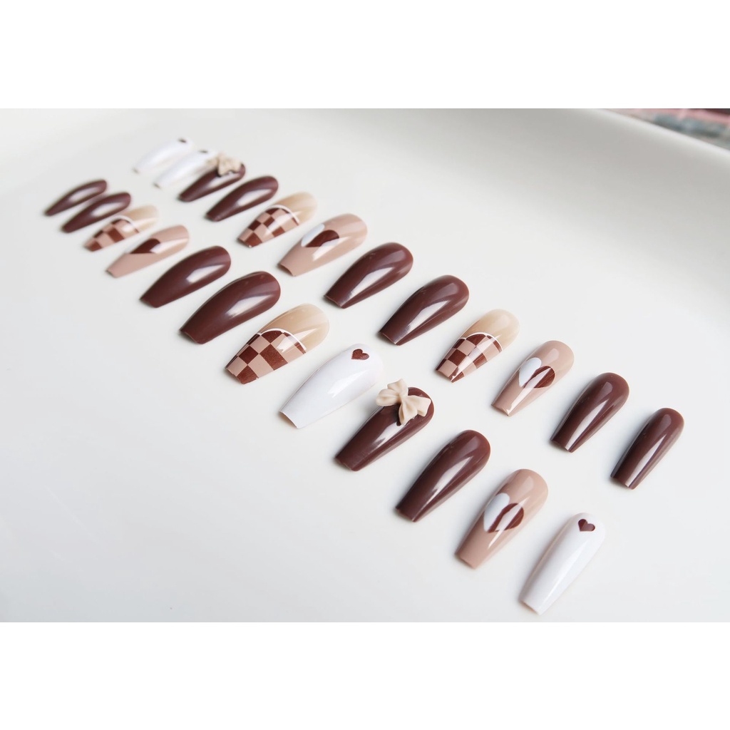 Z-328 Móng Tay Giả Ngắn Hình Bướm Màu Trắng Cà Phê Kẻ Caro