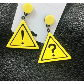 Khuyên tai dấu chấm hỏi và dấu chấm than