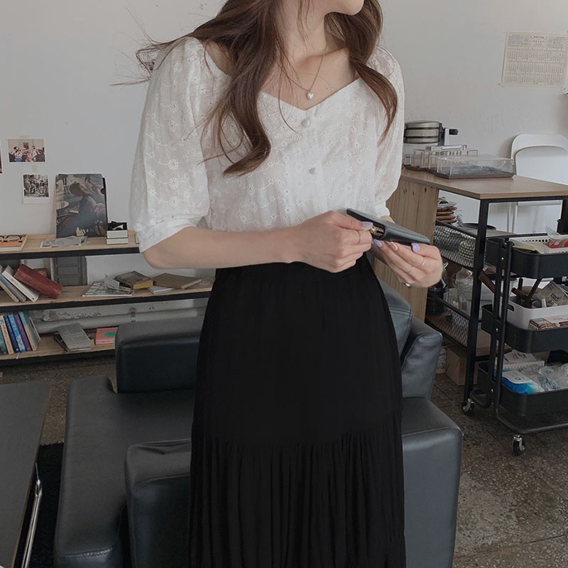 Áo sơ mi IELGY cổ chữ v thêu họa tiết rỗng phong cách Pháp cổ điển dành cho nữ