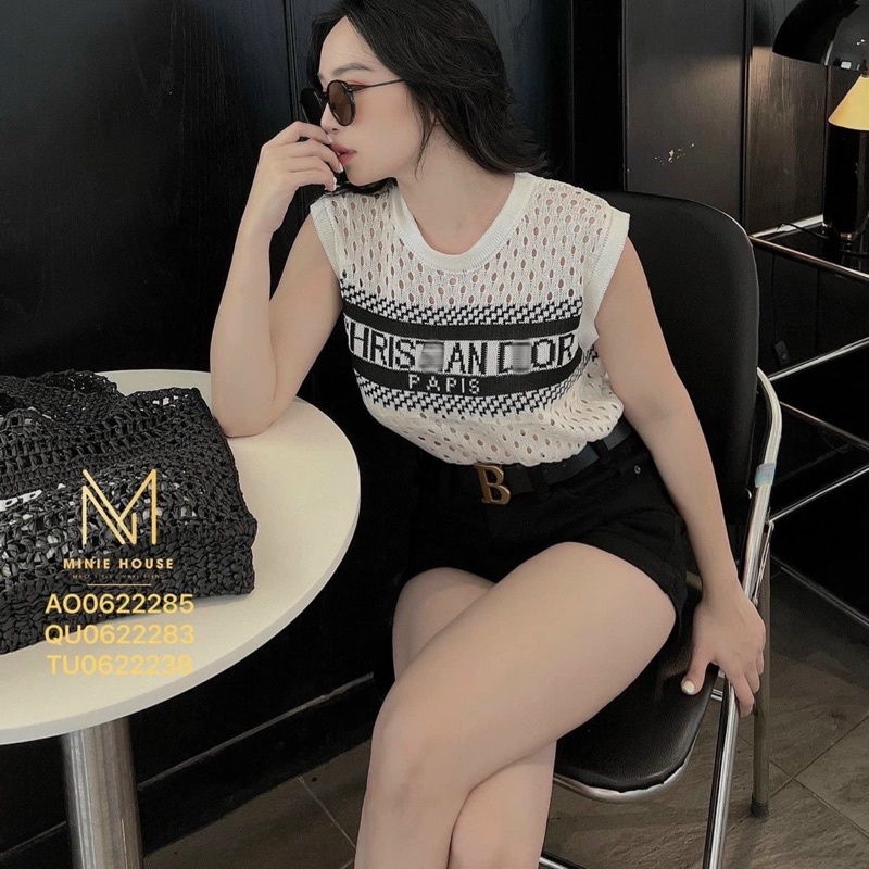 Áo gile DIOR có hai màu  💛🤍