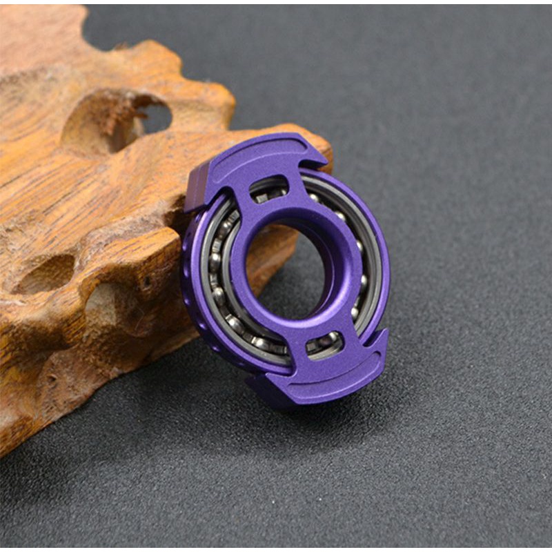 Spinner xỏ ngón hợp kim