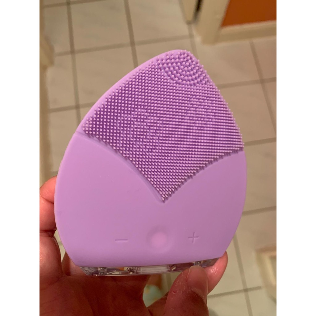 Máy rửa mặt và massage công nghệ Nhật Bản giúp tẩy trang sạch và làm thon gọn nọng cằm | BigBuy360 - bigbuy360.vn