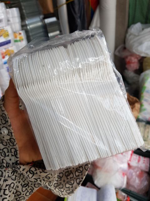 100 thìa nhựa Huynh Khang dùng 1 lần