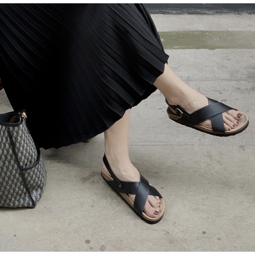 - GIÀY QUAI X DA PU MÀU ĐEN UNISEX